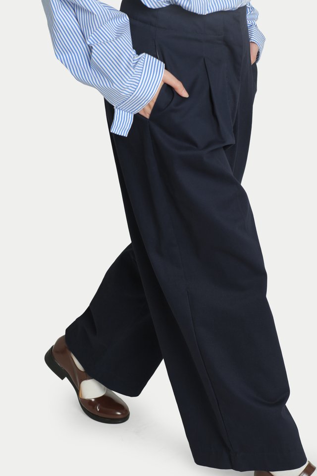 THEODORE TAILORED CROPPED TROUSERS IN NAVY
