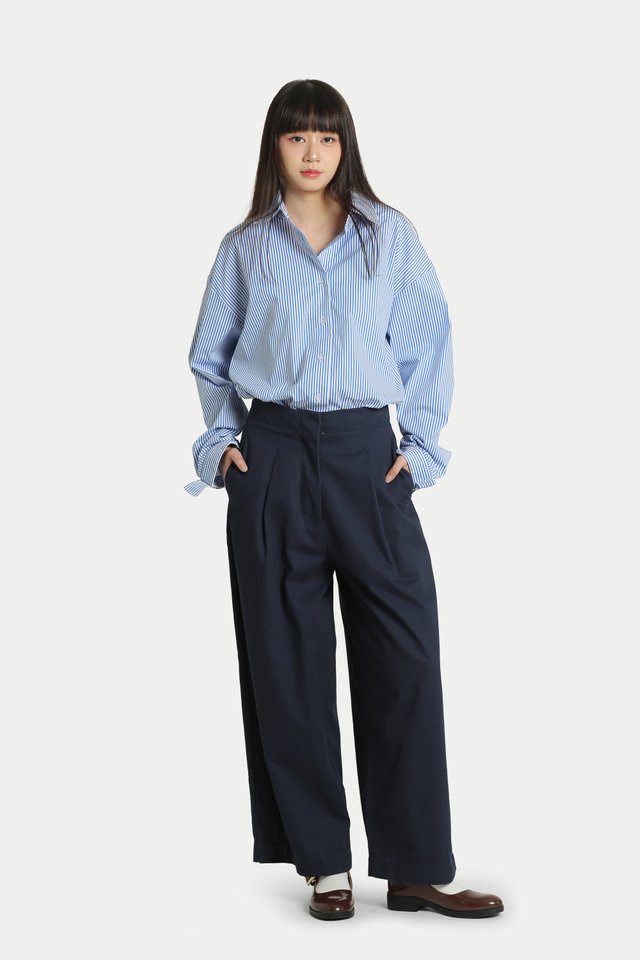 THEODORE TAILORED CROPPED TROUSERS IN NAVY
