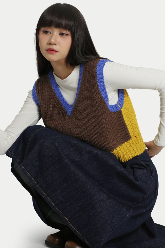 MICHI COLOUR BLOCK KNITTED VEST IN ESPRESSO