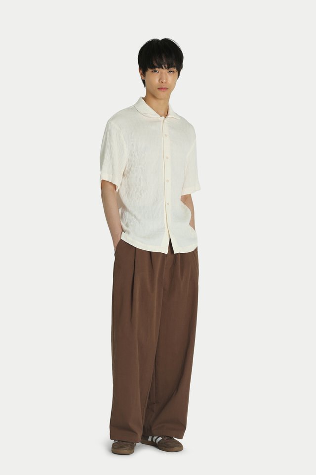 JAVI DOUBLE PLEAT CURVE TROUSERS IN MOCHA