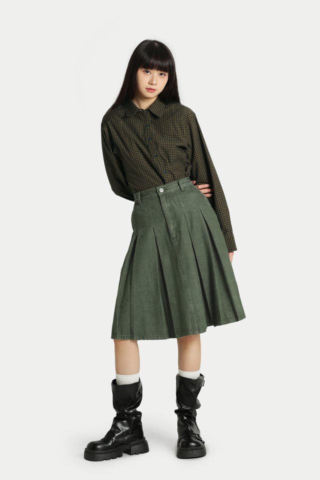 CHISA DENIM PLEATED MIDI SKIRT IN OLIVE WASH