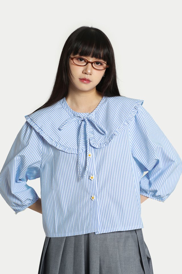 DAISIE BUTTON SHIRT WITH DETACHABLE COLLAR IN SKY STRIPES