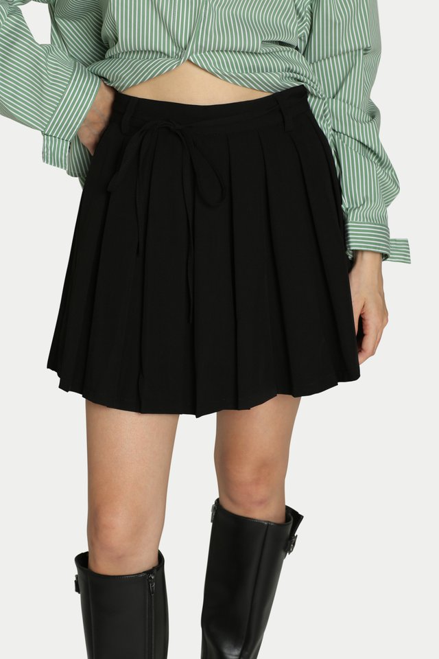 SANDY PLEATED TIE MINI SKORTS IN BLACK