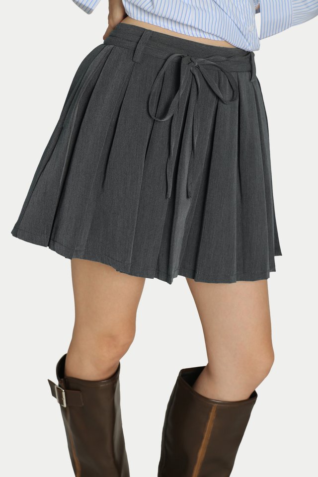 SANDY PLEATED TIE MINI SKORTS IN PEBBLE