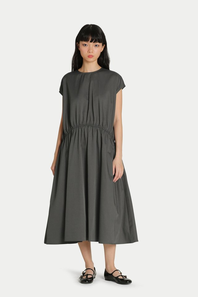 CHIYO BOXY GATHERED OVERSIZED DRESS IN CHARCOAL