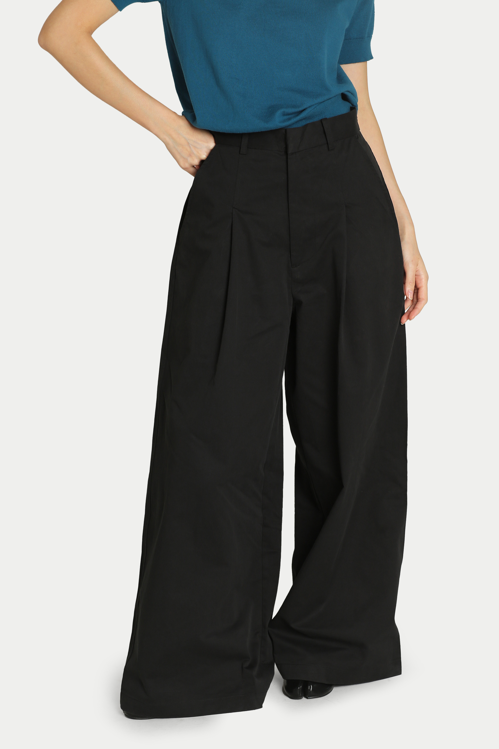 HUGH STRAIGHT LEG EVERYDAY PANTS IN BLACK