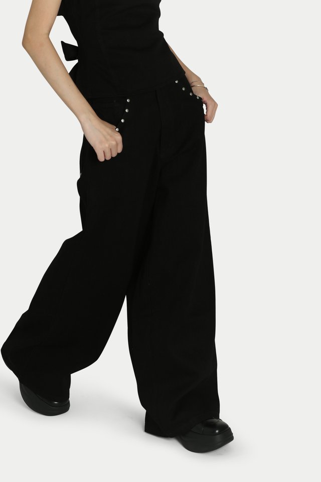 MAEVIS RIVET DENIM JEANS IN BLACK WASH