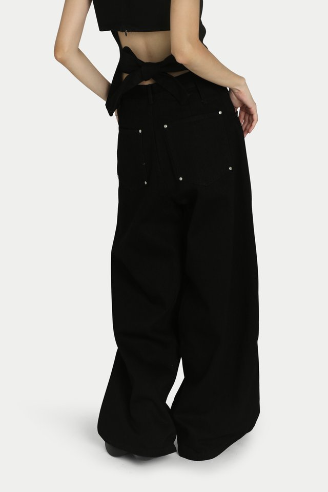 MAEVIS RIVET DENIM JEANS IN BLACK WASH