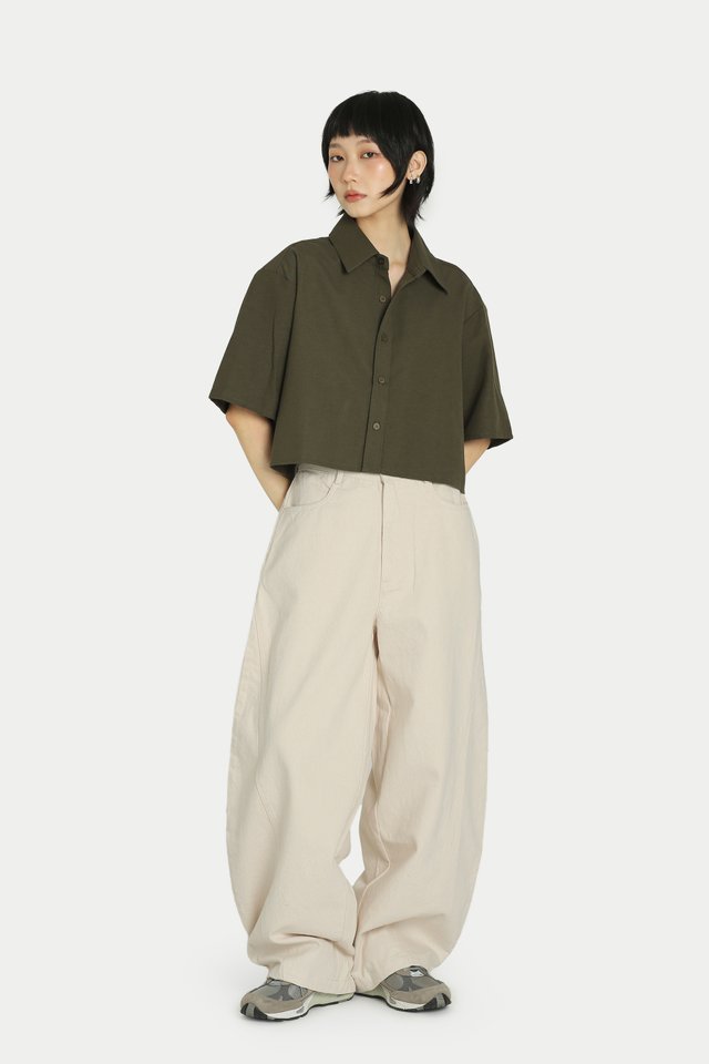 SAKI BACK RIBBON CROP SHIRT IN HUNTER