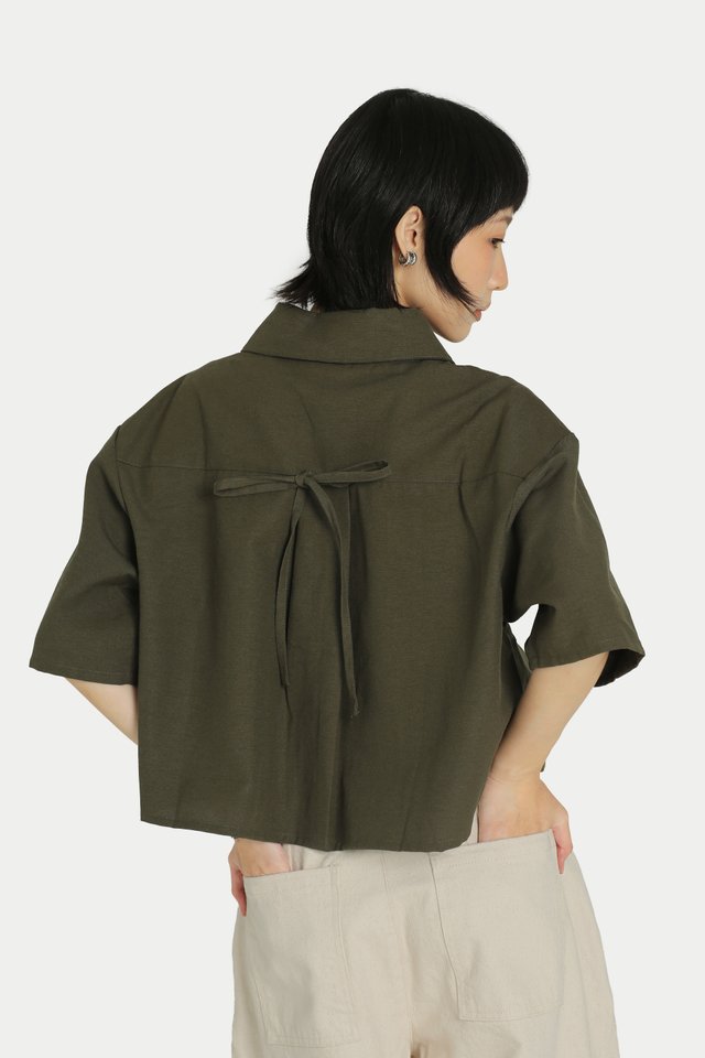 SAKI BACK RIBBON CROP SHIRT IN HUNTER