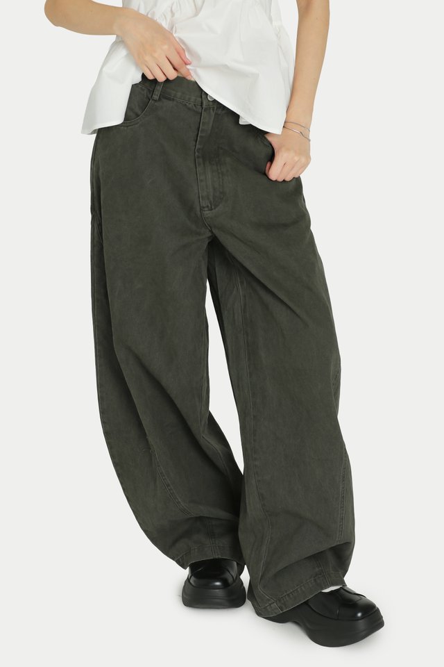 CLAIRO BARREL TWILL PANTS IN HUNTER