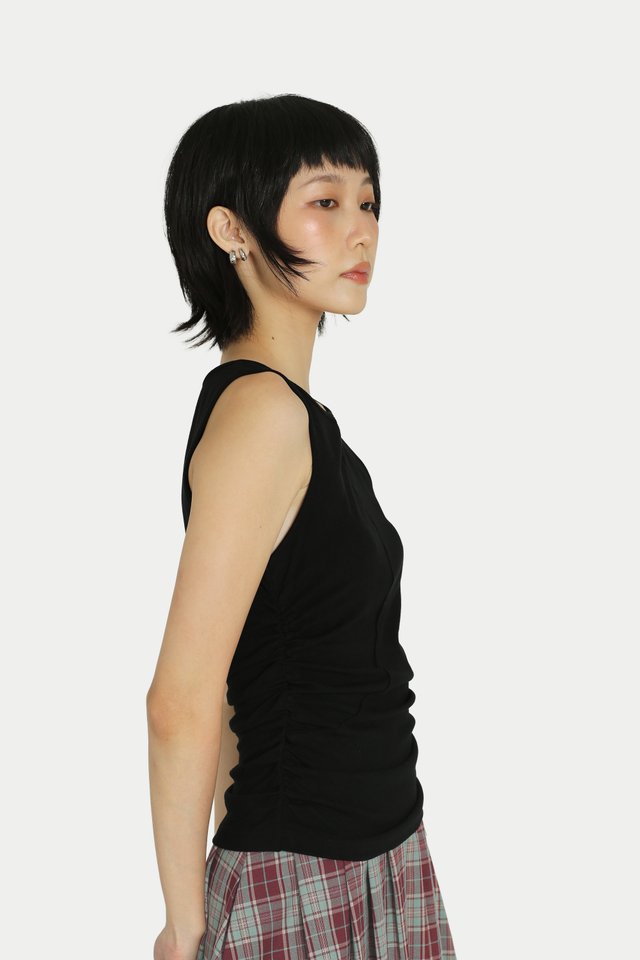 TRIXIE SIDE RUCHED TANK TOP IN BLACK