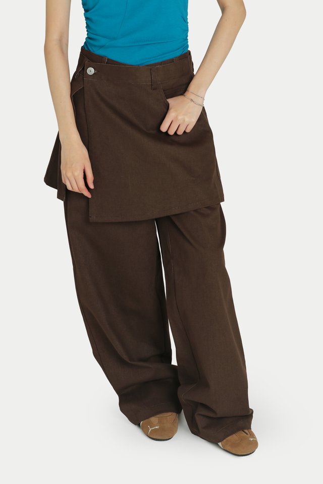 HIYORI TWILL SKIRT OVER PANTS IN UMBER