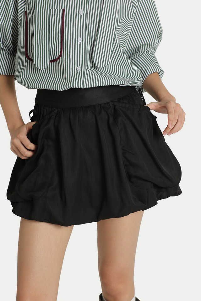 CALISTA GATHERED POCKET BUBBLE SKORTS IN BLACK