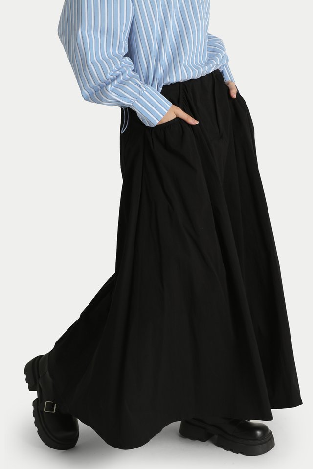 LUNETTE NYLON GATHERED POCKET SKIRT IN BLACK