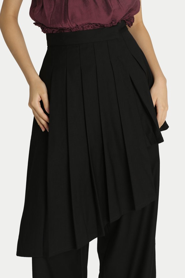 DREE ASYMMETRICAL OUTER SKIRT IN BLACK