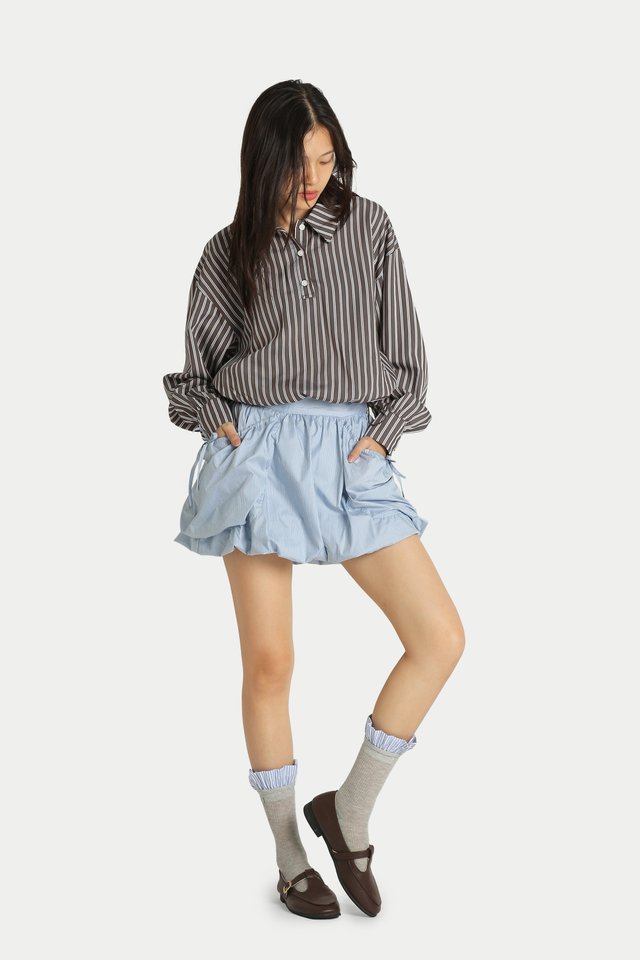 CALISTA GATHERED POCKET BUBBLE SKORTS IN SKY STRIPES