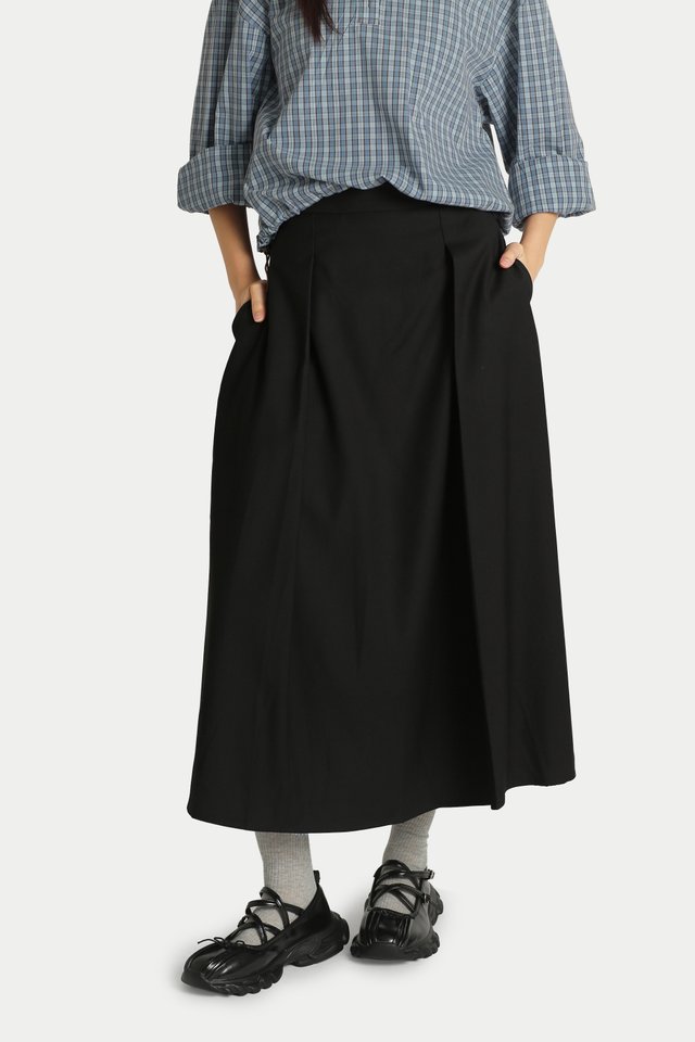 MARLOWE MIDI PLEATED SKIRT IN BLACK