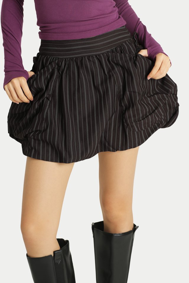 CALISTA GATHERED POCKET BUBBLE SKORTS IN ESPRESSO STRIPES
