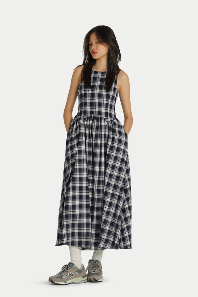 WINSLET COTTAGE CHECKERED DRESS IN NAVY