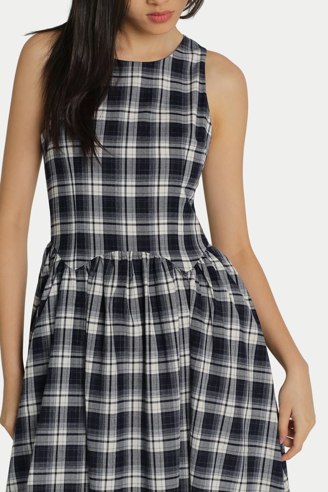 WINSLET COTTAGE CHECKERED DRESS IN NAVY
