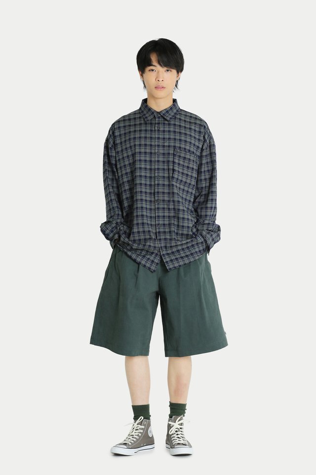 DARIO WIDE-FIT TWILL SHORTS IN FOREST