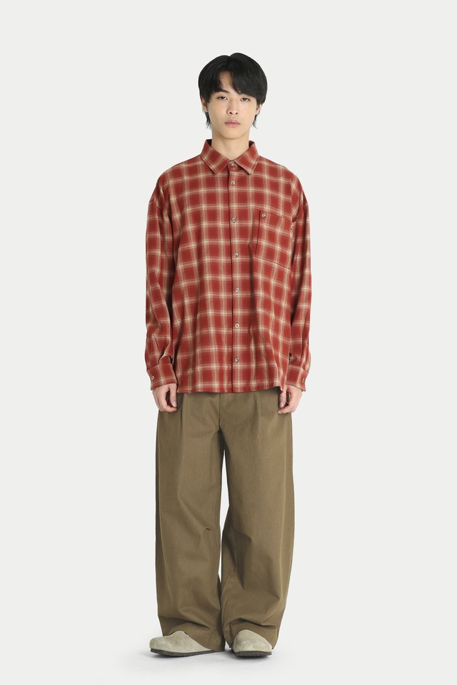 DANTE BRUSHED TWILL CURVE TROUSERS IN LATTE