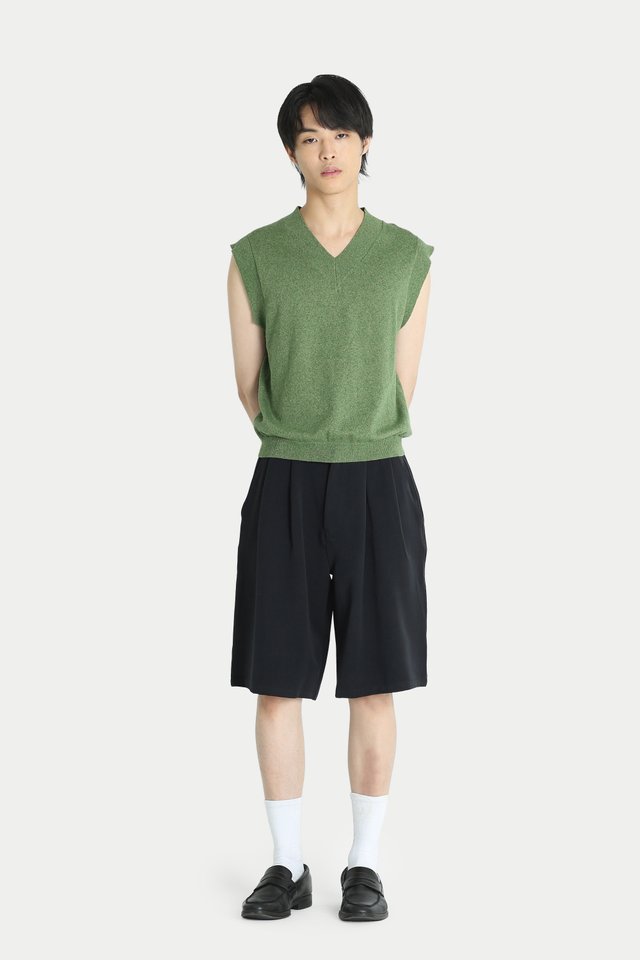 WARREN ELASTIC WAIST PLEATED SHORTS IN BLACK