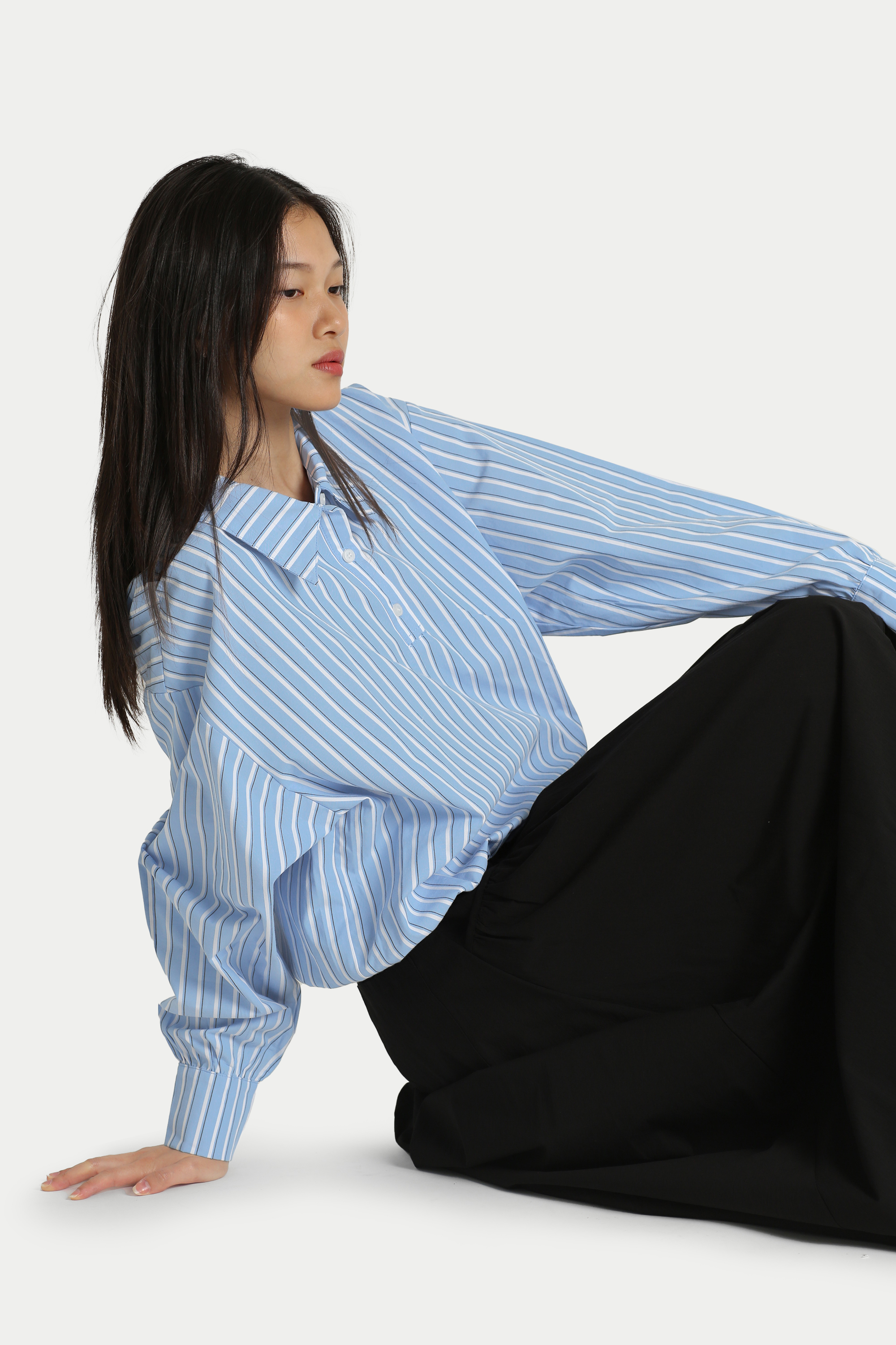 WILLA DRAWSTRING HEM SHIRT IN SKY STRIPES