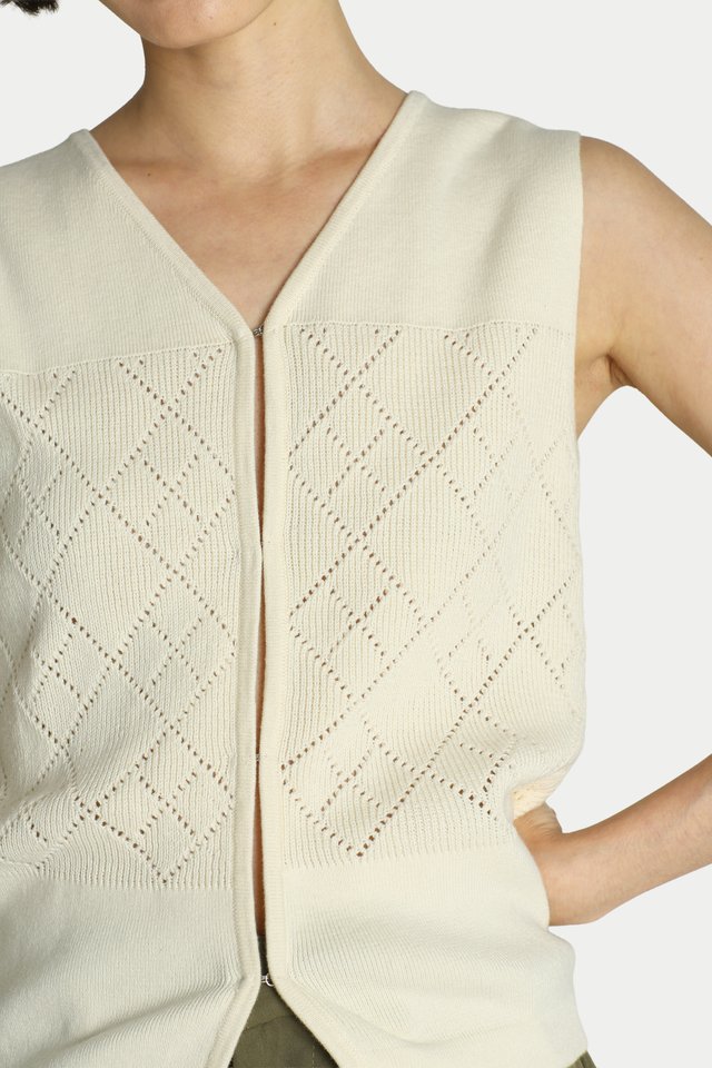 LAYLA KNITTED HOOK VEST IN CREAM