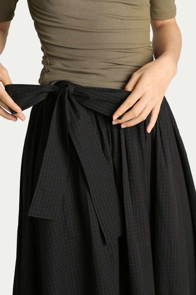 WAVERLY OBI GATHER SKIRT IN BLACK CHECKS