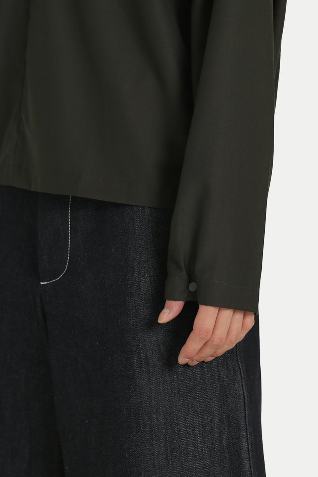 ARCADE X HIRO Y. SKIPPER COLLAR TOP IN HUNTER