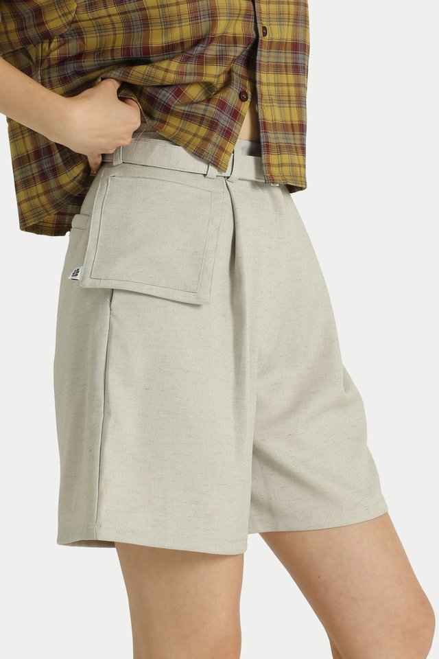 AINSLEY RELAXED SHORTS WITH BELTED POUCH IN VINTAGE CREAM