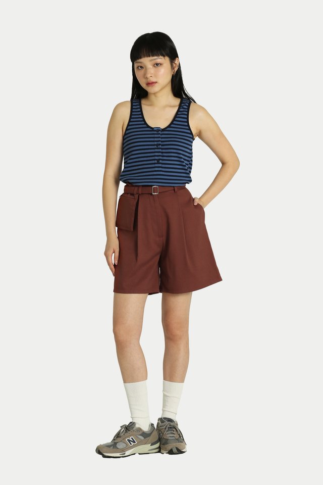 AINSLEY RELAXED SHORTS WITH BELTED POUCH IN AUTUMN