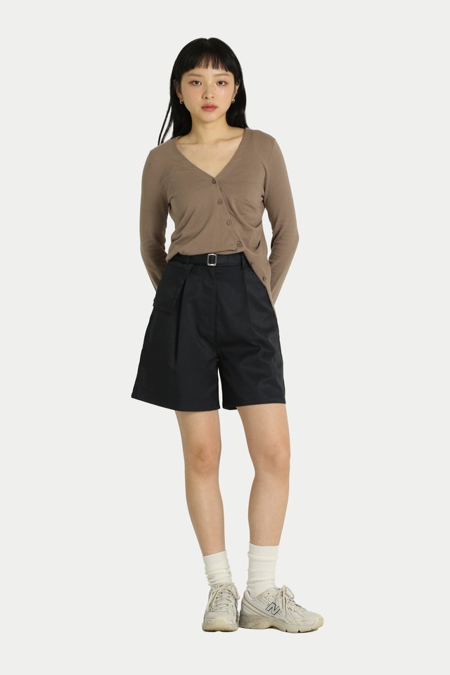 AINSLEY RELAXED SHORTS WITH BELTED POUCH IN MIDNIGHT
