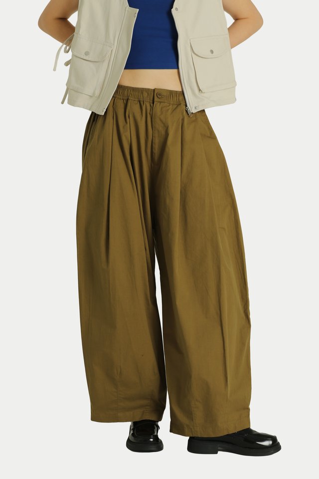 KOUTA PARACHUTE PANTS IN SADDLE