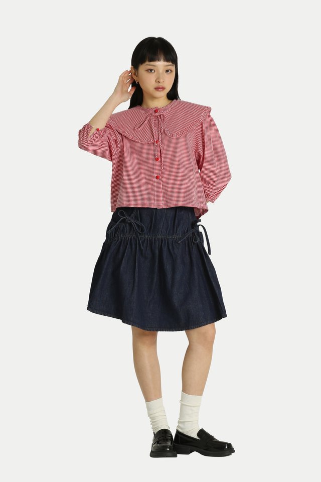 MIKO DENIM GATHERED POCKET MIDI SKIRT IN DARK WASH