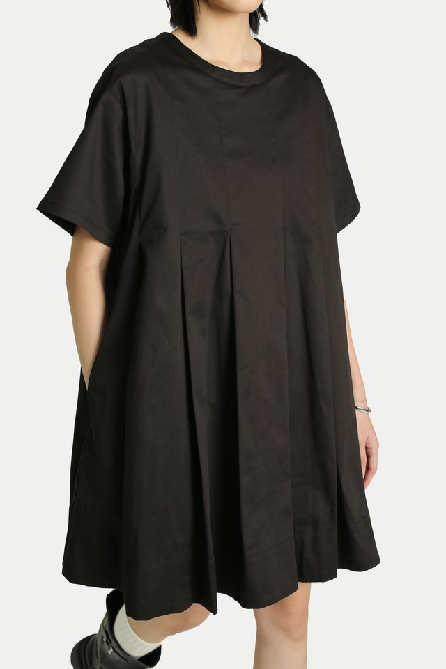 EMA BOXY PLEATED ROMPER DRESS IN BLACK