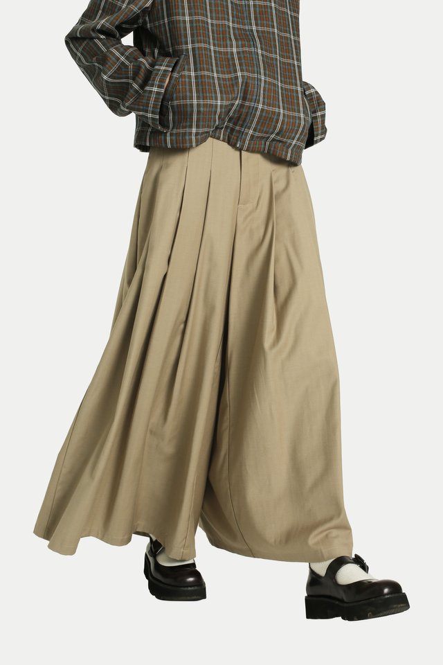 IZUMI PLEATED HAKAMA PANTS IN SAND