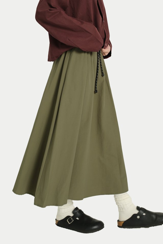 JURI DRAWSTRING MIDI SKIRT IN MOSS