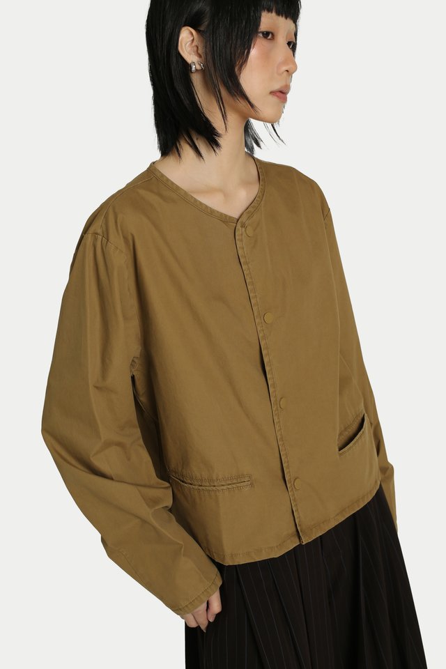 KEI BOXY SNAP BUTTON-DOWN TOP IN LATTE