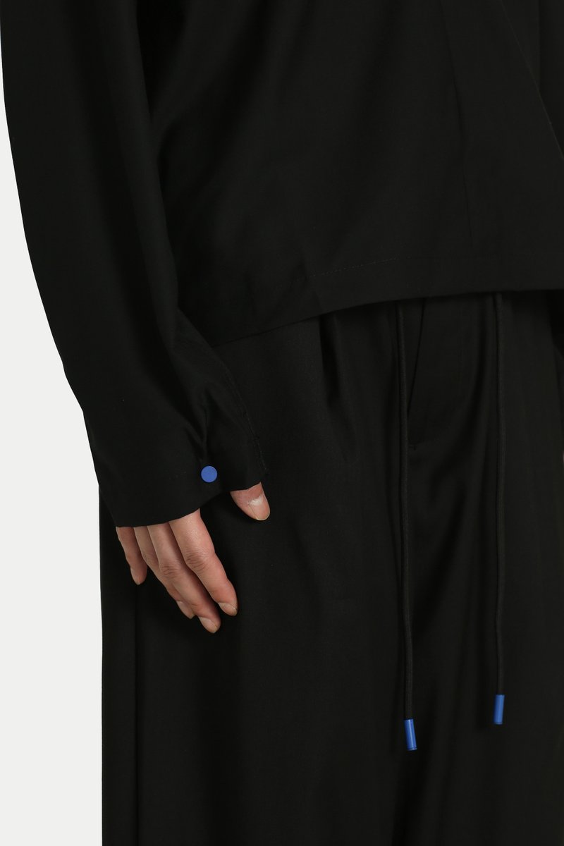 ARCADE X HIRO Y. SKIPPER COLLAR TOP IN BLACK