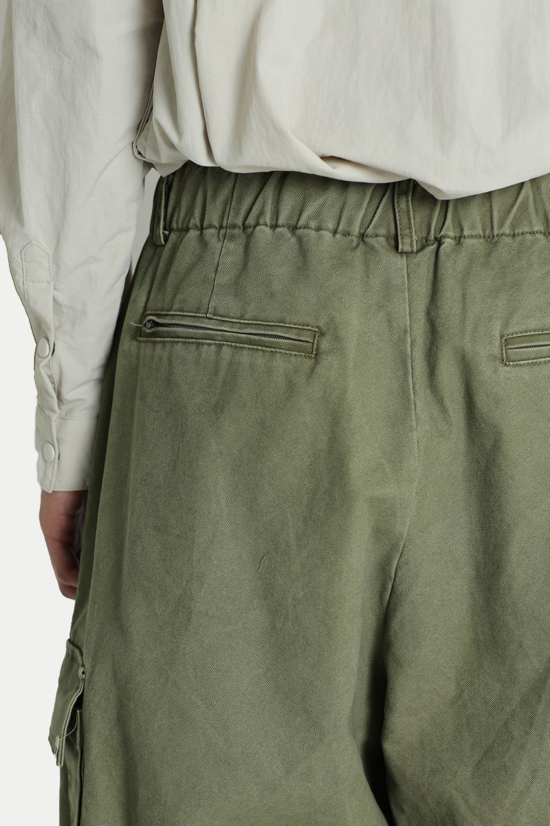 AXEL BOXY-FIT BALLOON SHORTS IN OLIVE