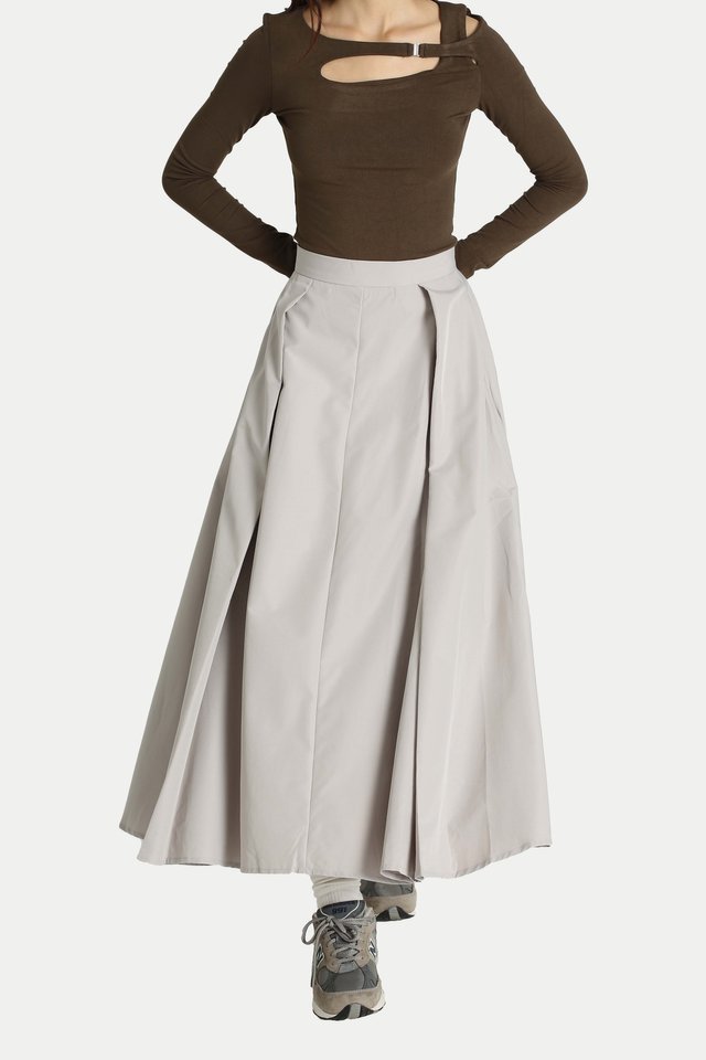 EMBER NYLON FLARE SKIRT IN LIGHT GREY