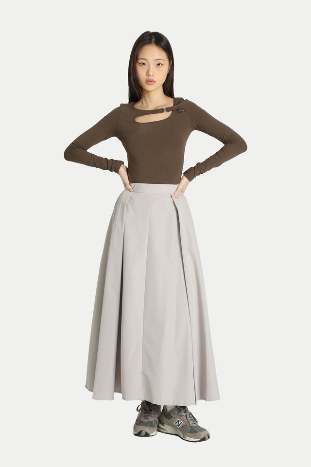 EMBER NYLON FLARE SKIRT IN LIGHT GREY