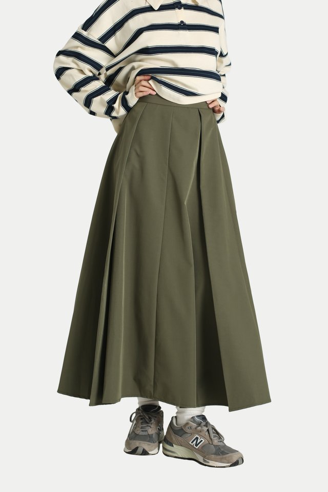 EMBER NYLON FLARE SKIRT IN HUNTER