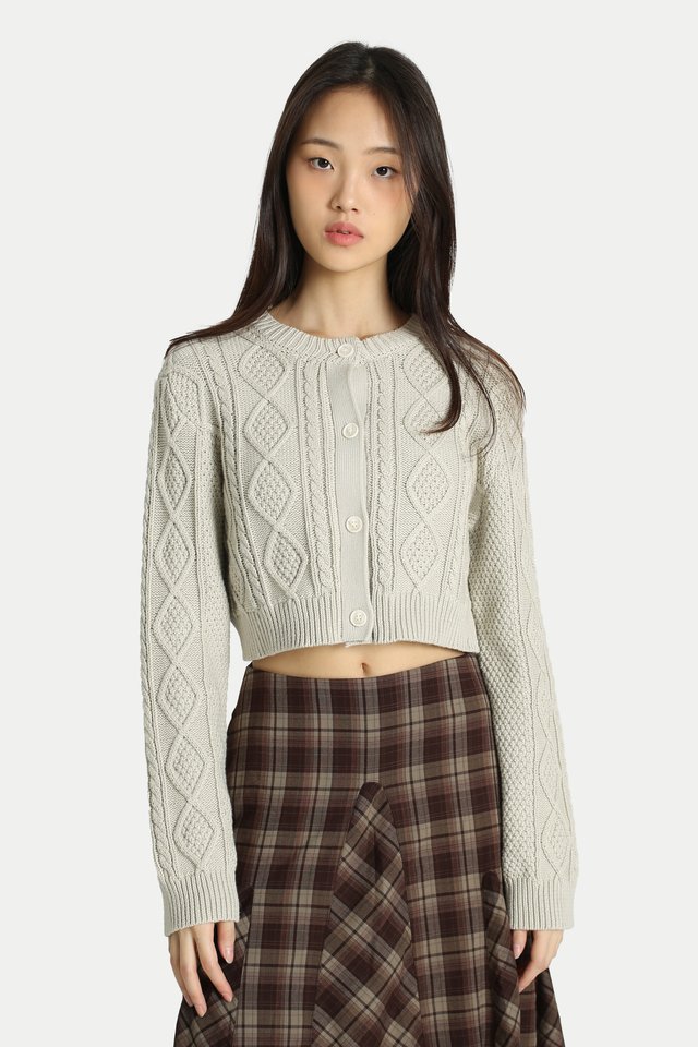 MABEL CROPPED CABLE KNIT CARDIGAN IN VINTAGE CREAM