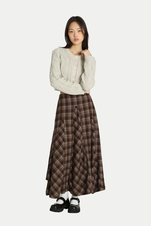 MABEL CROPPED CABLE KNIT CARDIGAN IN VINTAGE CREAM