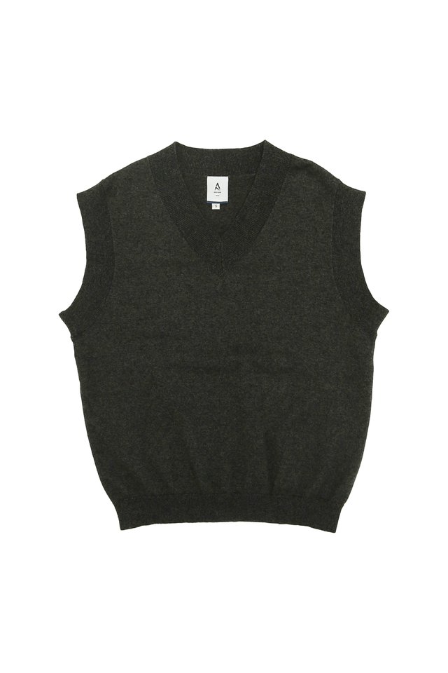 LYON SPECKLED KNIT VEST IN BLACK
