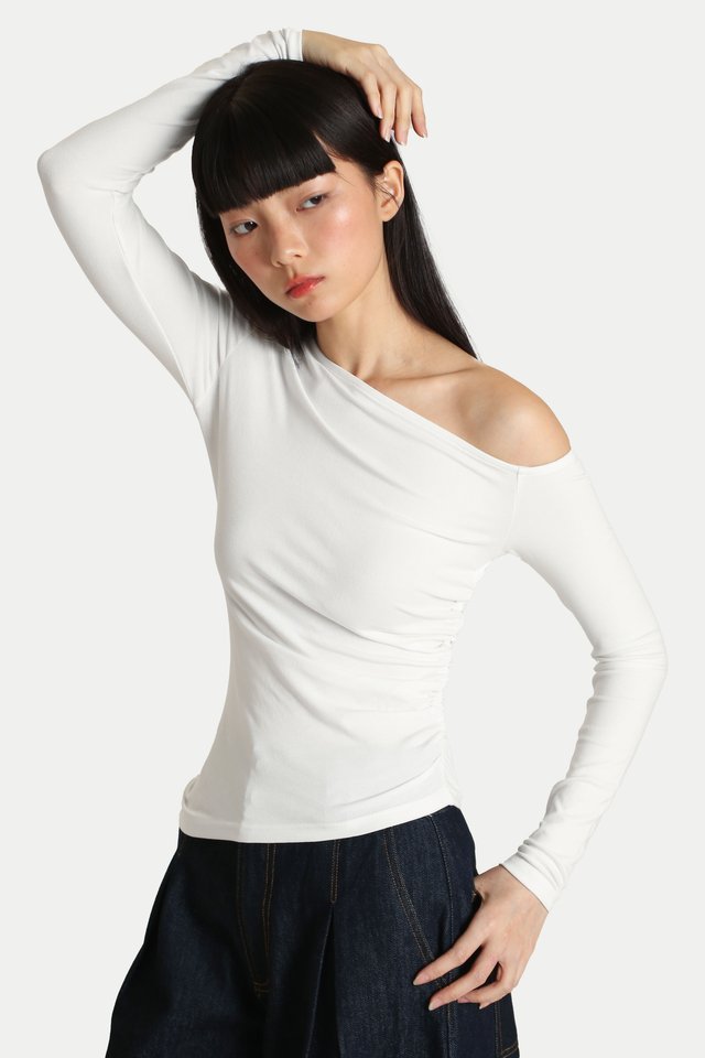 GIANNA ASYMMETRICAL OFF-SHOULDER TOP IN WHITE